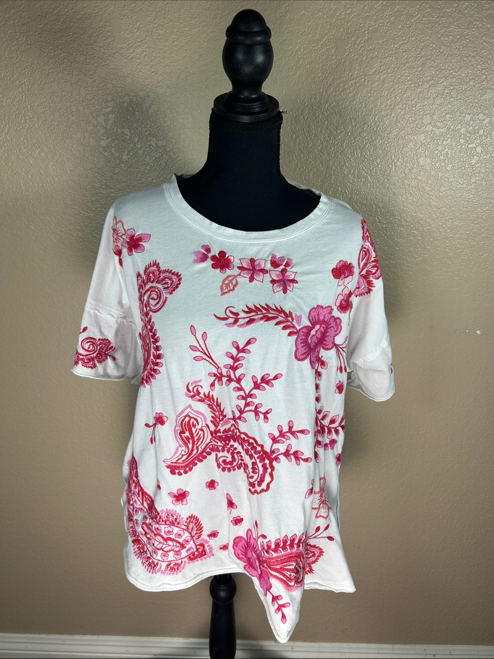 Johnny Was 1X White Pink Floral Embroidered Short Sleeve Tunic